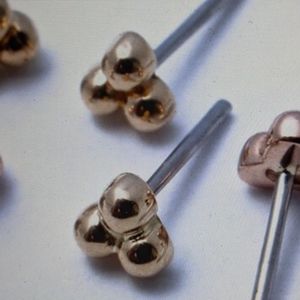 LeRoi Body jewelry solid gold tri-bead cluster